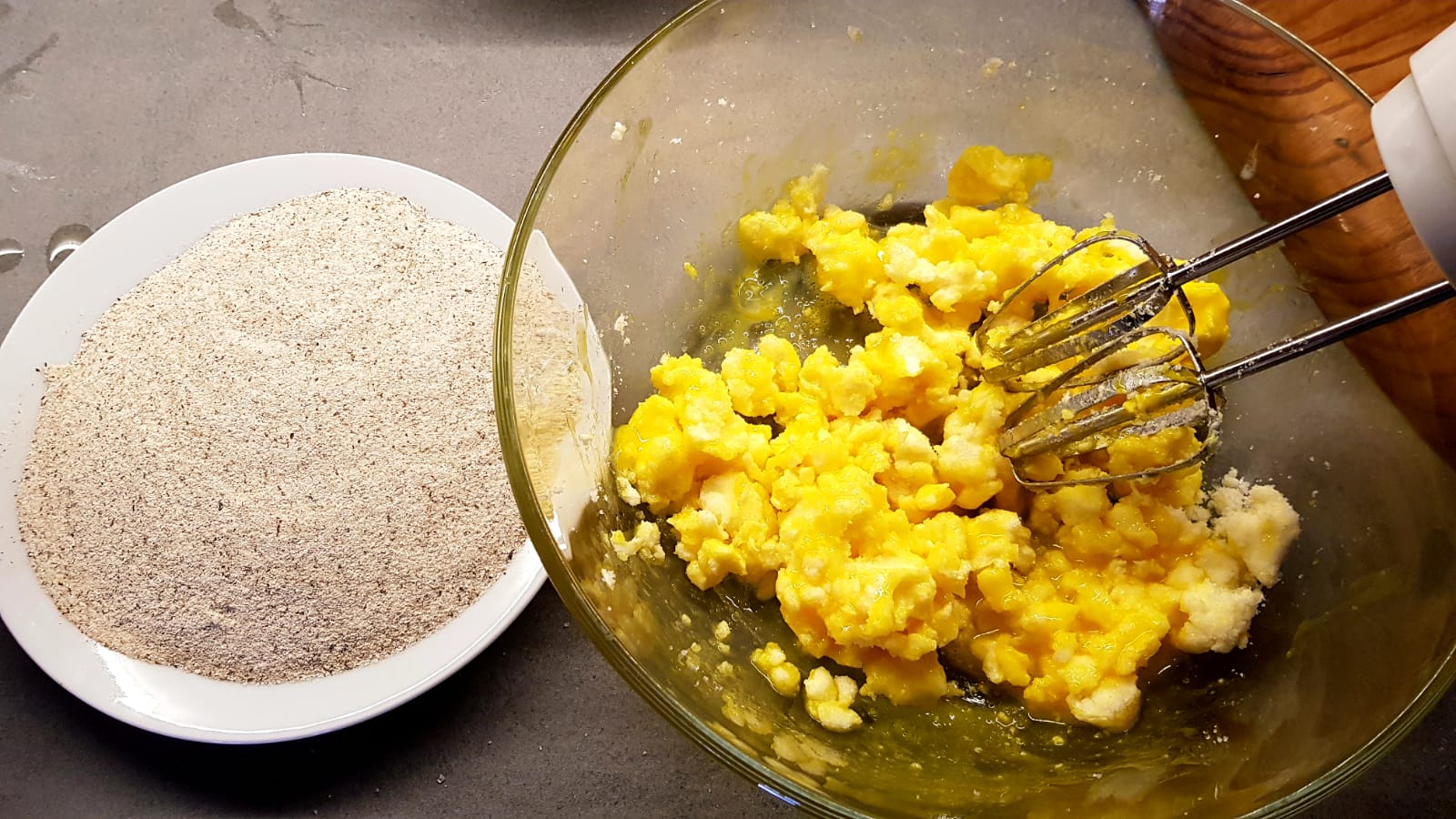 Ingredienti per la torta di grano saraceno e mirtilli di Valtellina